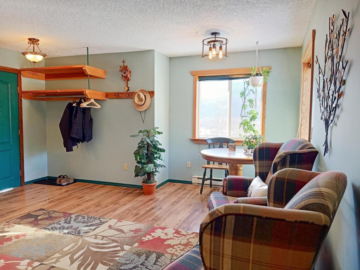 2Mins To Town, Ac & Sauna, Self Check-In, Full Kitchen, Free Laundry & Parking, Family Pet Friendly, Comfortably Sleeps Up To 10 Голдън Екстериор снимка