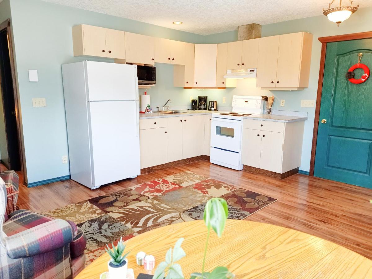 2Mins To Town, Ac & Sauna, Self Check-In, Full Kitchen, Free Laundry & Parking, Family Pet Friendly, Comfortably Sleeps Up To 10 Голдън Екстериор снимка