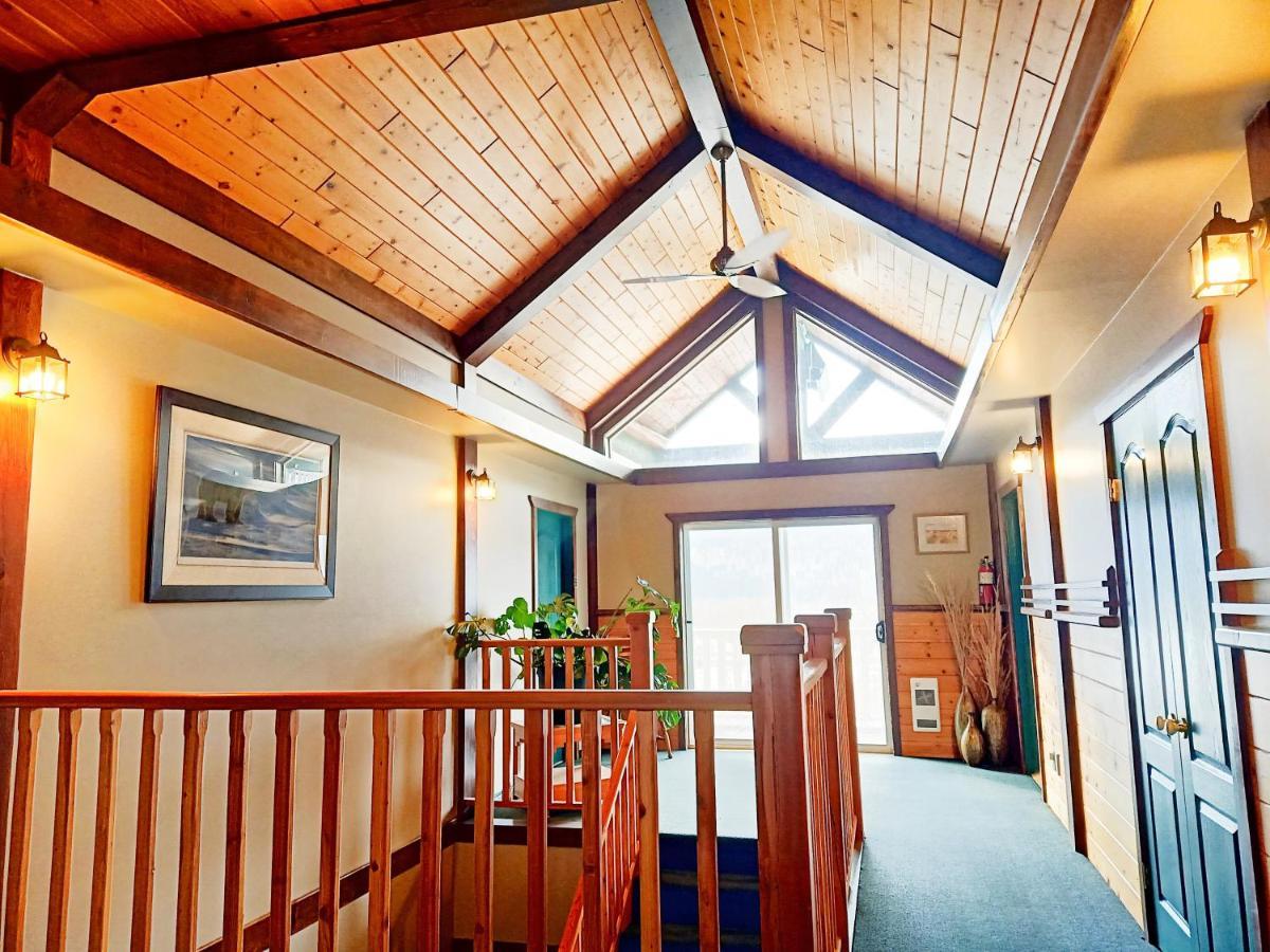 2Mins To Town, Ac & Sauna, Self Check-In, Full Kitchen, Free Laundry & Parking, Family Pet Friendly, Comfortably Sleeps Up To 10 Голдън Екстериор снимка