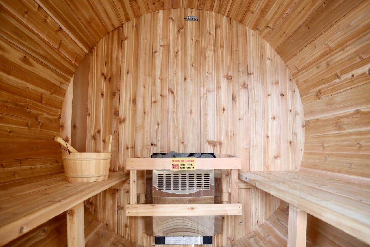 2Mins To Town, Ac & Sauna, Self Check-In, Full Kitchen, Free Laundry & Parking, Family Pet Friendly, Comfortably Sleeps Up To 10 Голдън Екстериор снимка
