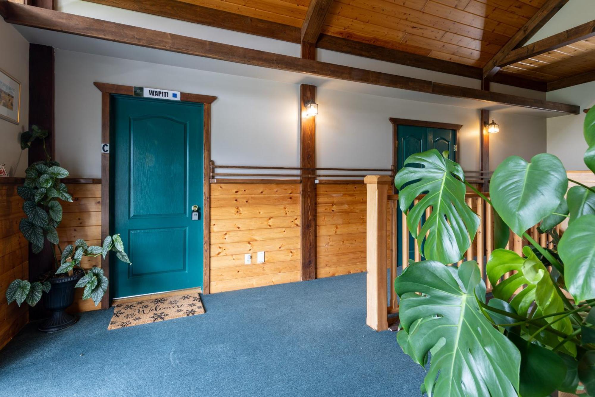 2Mins To Town, Ac & Sauna, Self Check-In, Full Kitchen, Free Laundry & Parking, Family Pet Friendly, Comfortably Sleeps Up To 10 Голдън Екстериор снимка
